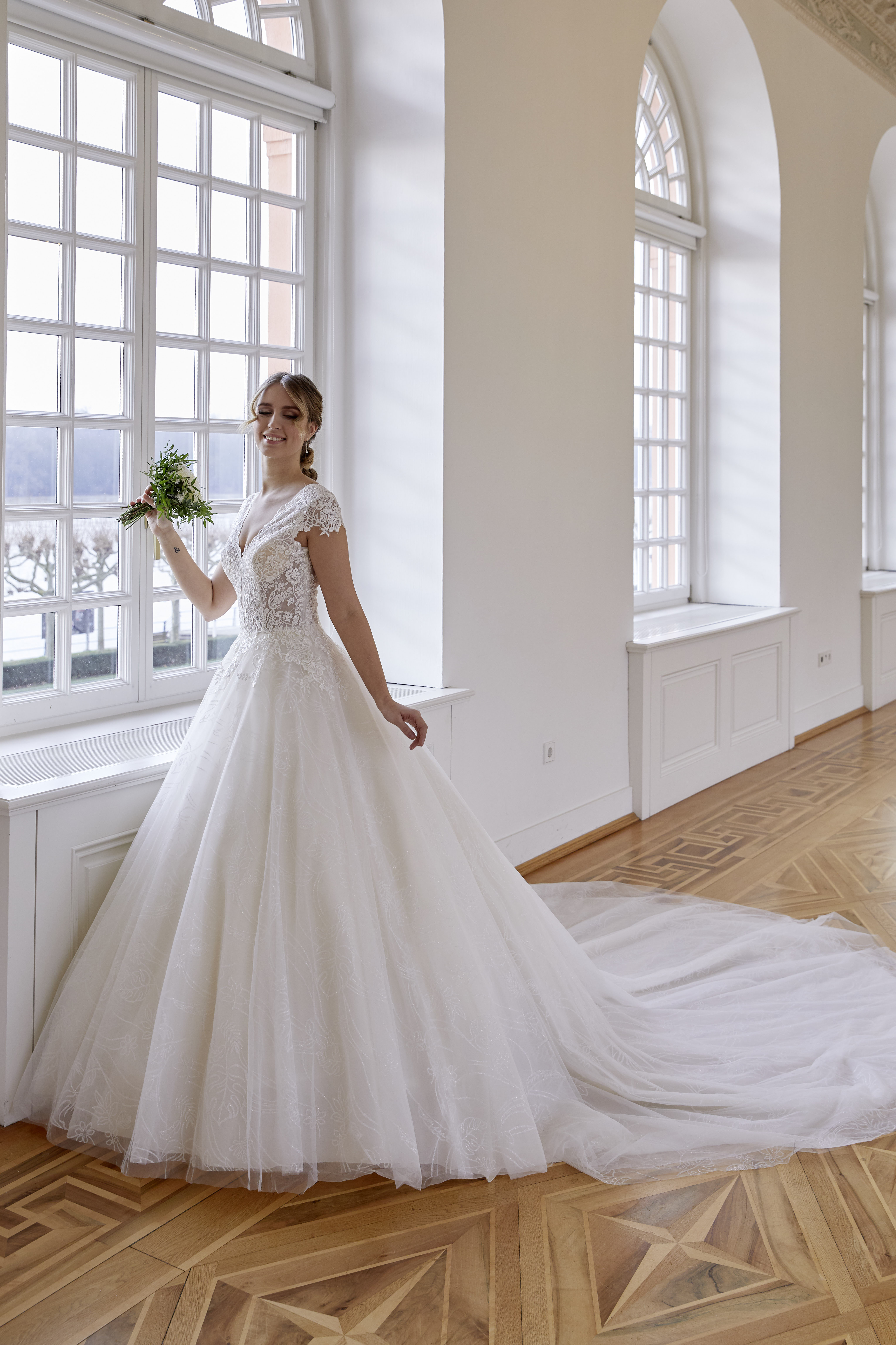 Ballgown brudekjole i tyl med glitter glimmer i skørtet